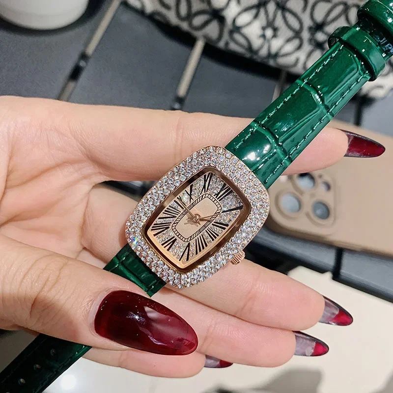 Trendy and fashionable women's - Luxury Watch Leather Strap recension och pris